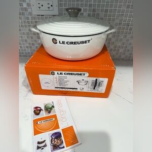 LE CREUSET - ROUND COCOTTE - 2 3/4 QT. NEW IN BOX READ DESCRIPTION
